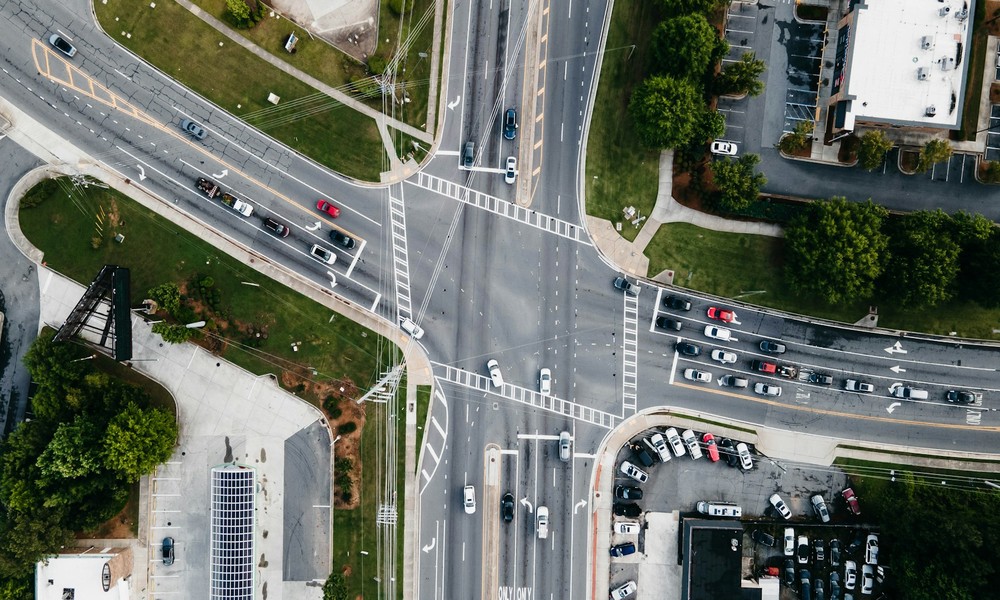 Exploring the impact of efficient lane closures on urban traffic flow